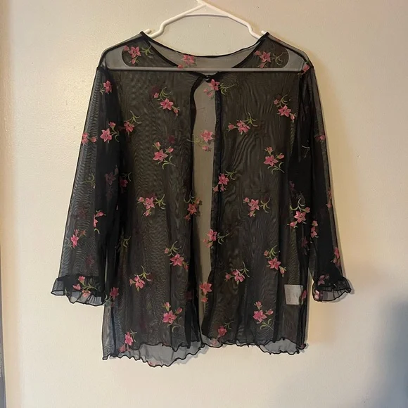 Mesh mid sleeve cover up in great condition - Picture 2 of 3